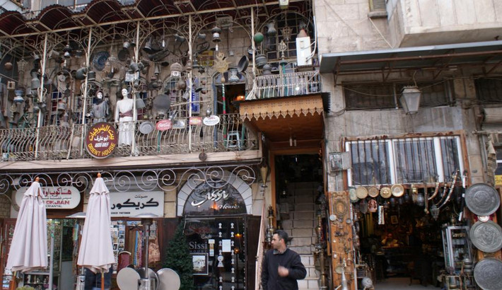 Cửa hàng bày bán đầy đồ cổ ở khu al-Jdeideh trước khi cuộc nội chiến Syria bùng nổ.