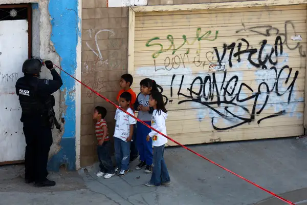 10. Ciudad Juarez, Mexico: Một thành phố khác của Mexico nổi tiếng về bạo lực ma túy là Ciudad Juarez. Đây là chiến trường của các băng đảng cạnh tranh nhằm kiểm soát việc buôn lậu ma túy vào Mỹ. Ảnh: Reuters.