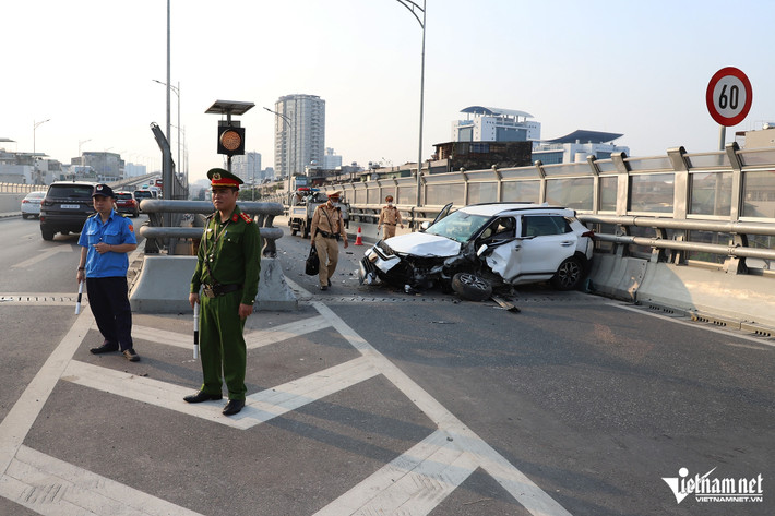 Hiện tại, vụ tai nạn đang được điều tra, làm rõ nguyên nhân.