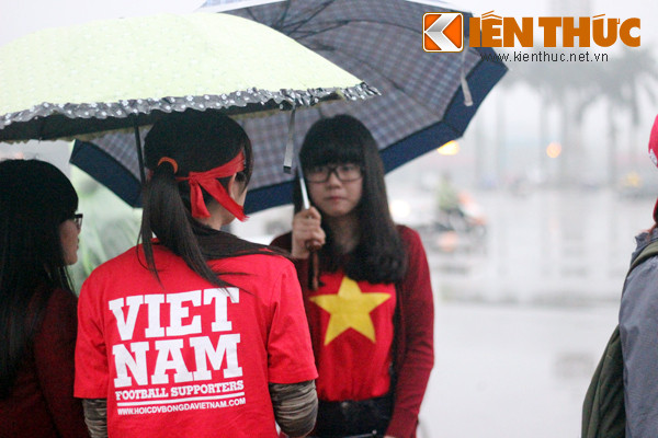Trận đấu tối nay tuy chỉ là trận giao hữu nhưng nhưng khán giả Việt Nam vẫn tỏ rất háo hức.