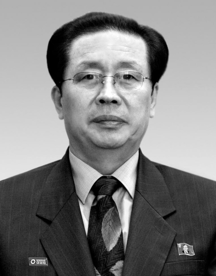 Jang Song-thaek là em rể của cố lãnh đạo Triều Tiên Kim Jong-il. Jang từng được coi là nhân vật quyền lực thứ hai ở Triều Tiên. Tuy nhiên, ông Jang đã bị xử tử hình ngay sau một phiên tòa quân sự đặc biệt hồi năm 2013.