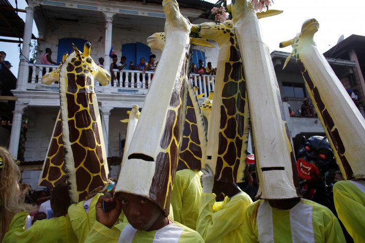 Buổi diễu hành trong mùa lễ hội Carnival ở Jacmel, Haiti, ngày 19/2/2017.