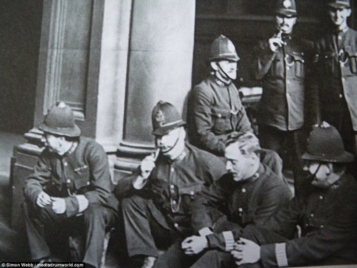 Cảnh sát Anh trong cuộc đình công ở thủ đô London năm 1919.
