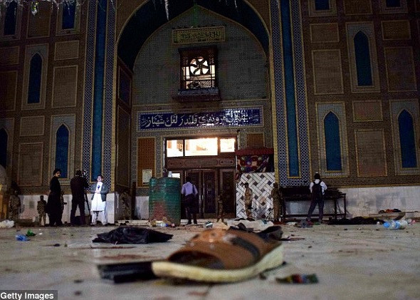 Sau đó, cảnh sát Rasool Baksh cho biết, ít nhất 100 người thiệt mạng trong vụ tấn công trên. Số thương vong có thể còn gia tăng. Ảnh: Getty Images.