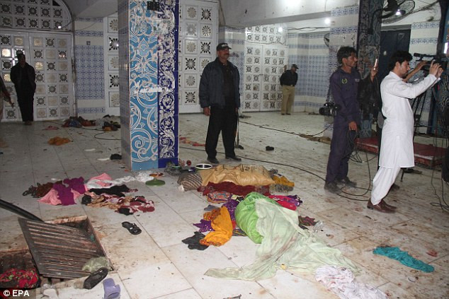 Thiếu tướng Asif Ghafoor, người phát ngôn của Lực lượng vũ trang Pakistan, cho biết các nạn nhân bị thương đã được đưa tới những bệnh viện gần đó. Ảnh: EPA.