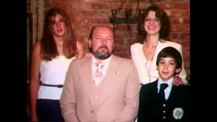 “Sát thủ máu lạnh” Richard Kuklinski đã kết hôn và có 3 người con. Các thành viên trong gia đình Kuklinski đều là người Mỹ.
