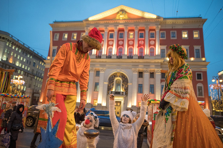 Khai mạc lễ hội Maslenitsa ở Quảng trường Tverskaya trước tòa nhà văn phòng của Thị trưởng Moscow.
