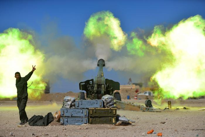 Được biết, các lực lượng Iraq cũng đã tiến sát căn cứ quân sự Ghozlani nằm gần sân bay Mosul ở phía tây nam thành phố này.