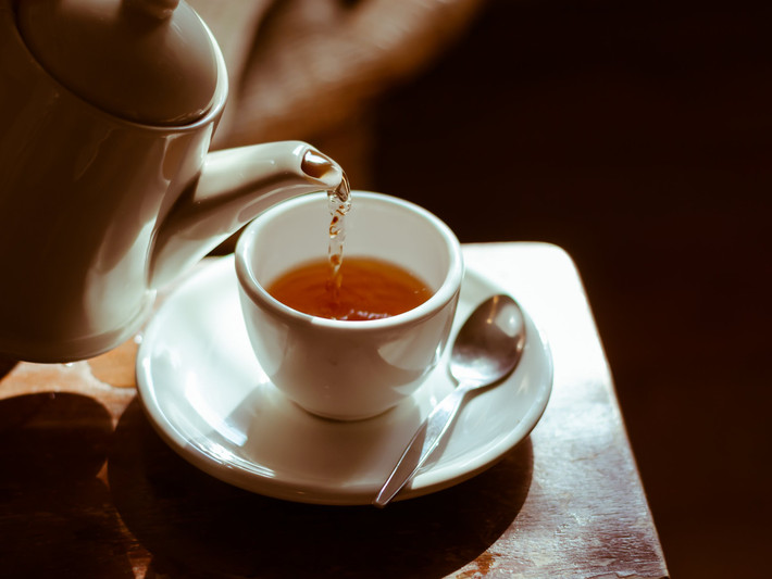 Bồ Đào Nha là quốc gia đầu tiên ở Châu Âu uống trà. Có thể nói, Bồ Đào Nha đóng vai trò lớn trong việc "quảng bá" loại thức uống này đến các địa điểm khác dọc những tuyến đường giao thương của nước này hồi thế kỷ 16.
