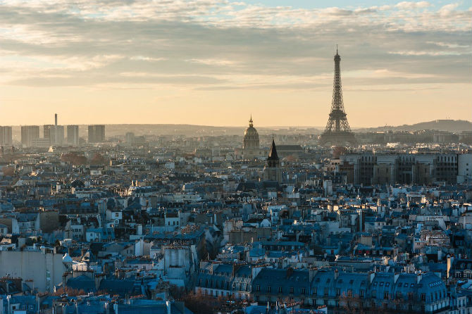 Thủ đô Paris của Pháp cũng là một điểm đến lý tưởng cho các cặp vợ chồng mới cưới. Không chỉ lãng mạn, Paris còn có nhiều điểm tham quan nổi tiếng như tháp Eiffel, bảo tàng Louvre,...
