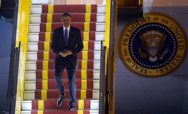 Được biết, ông Obama là Tổng thống Mỹ thứ 3 liên tiếp thăm Việt Nam. Ảnh AP.