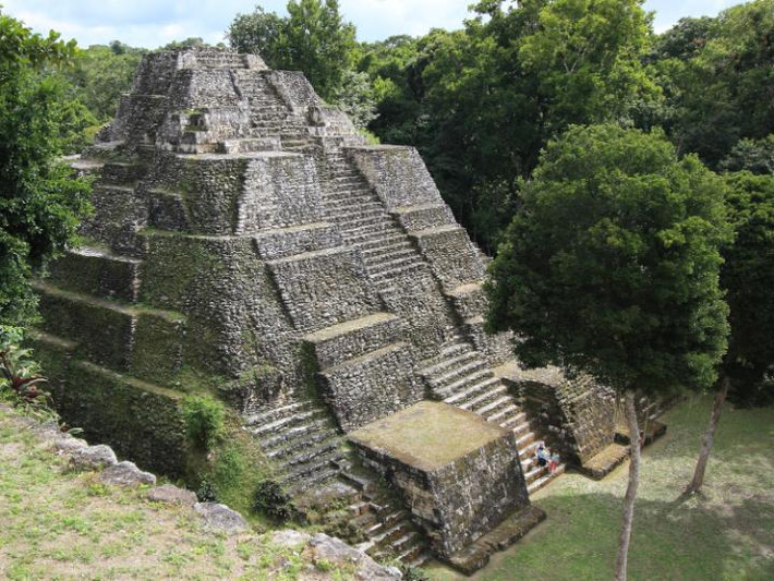Yaxha là một địa điểm khảo cổ ở Guatemala. Nơi đây từng là một trong những thủ phủ lớn nhất của nền văn minh Maya.