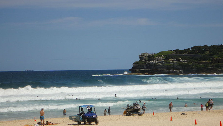 Bãi biển Bondi ở ngoại ô Sydney (Australia) là một thiên đường lướt sóng tuyệt vời.