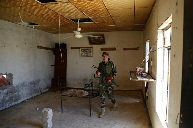 Trong cuộc chiến ở Sinjar năm 2014, Dahir cho biết cô đã giết được 2 tay súng IS trước khi bị chúng bắn vào chân.