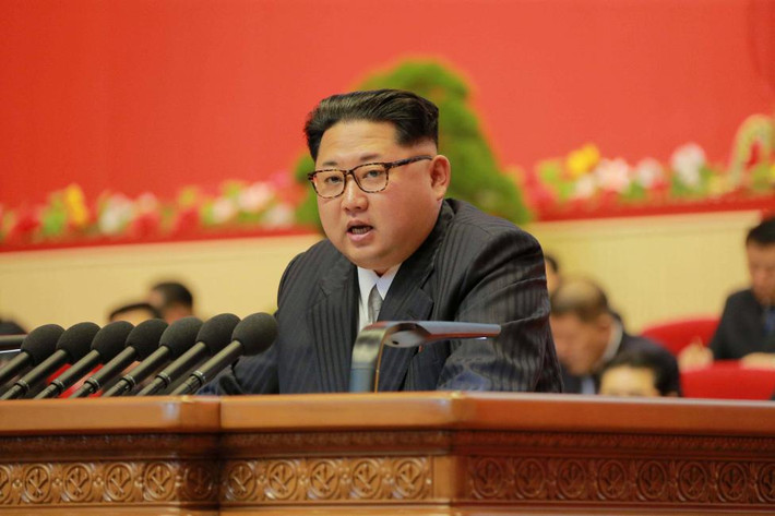 Nhà lãnh đạo Kim Jong-un phát biểu trong phiên họp ngày 7/5. Ảnh do hãng thông tấn KCNA công bố.