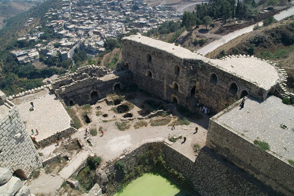 Crak des Chevaliers đóng vai trò trung tâm hành chính cũng như căn cứ quân sự.