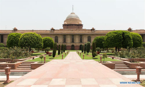 Quang cảnh khu vườn Mughal ở dinh thự Rashtrapati Bhavan ở Ấn Độ.