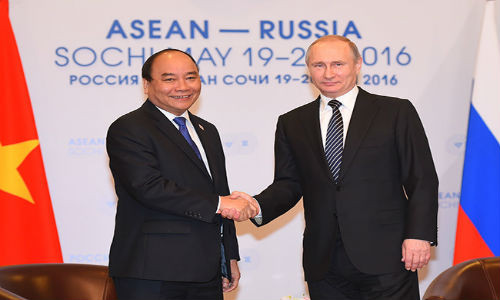 Chiều 19/5, tại Sochi, Thủ tướng Chính phủ Nguyễn Xuân Phúc đã hội kiến Tổng thống Liên bang Nga Vladimir Putin.
