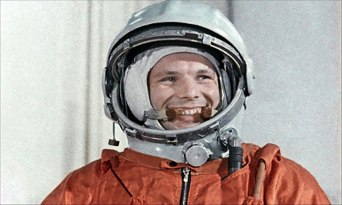 Trên thực tế, lúc đầu, mũ bảo hiểm mà Gagarin đội vào ngày ông thực hiện chuyến hành trình bay vào vũ trụ không hề có chữ CCCP trên đó.