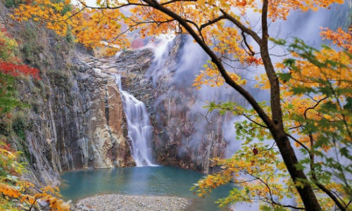 Thác nước Torigoe-no-taki ở tỉnh Iwate nằm gần thị trấn nghỉ dưỡng Shizukuishi.