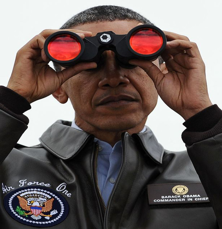 Trước đó, năm 2012, Tổng thống Mỹ khi đó là Barack Obama cũng đã tới Đài quan sát Ouellette trong khu phi quân sự và nhìn về phía Triều Tiên. Ảnh: Mirror.