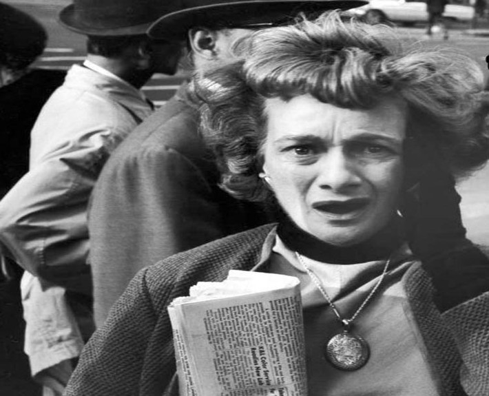 Theo một cuộc khảo sát được tiến hành vào tuần sau khi Tổng thống Kennedy bị giết, 90 triệu người dân Mỹ thừa nhận đã khóc sau khi ông Kennedy qua đời. Ảnh: ATI.