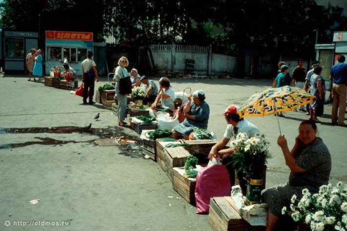 Chợ "tự phát" vào những năm 1990. Ảnh: ER.