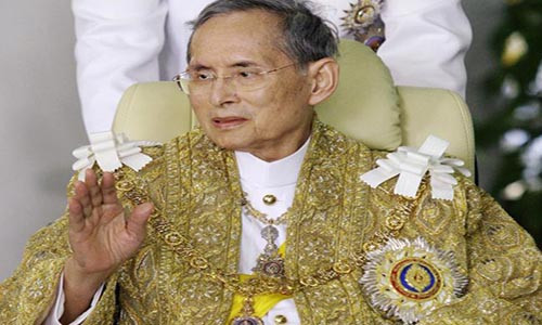 Lễ tang cố Quốc vương Thái Lan Bhumibol Adulyadej sẽ kéo dài 5 ngày, chính thức bắt đầu vào 25/10. Dự kiến, hàng trăm nghìn người dân Thái Lan sẽ tham dự đám tang của cố vương Bhumibol ở thủ đô Bangkok. Ảnh: AP.