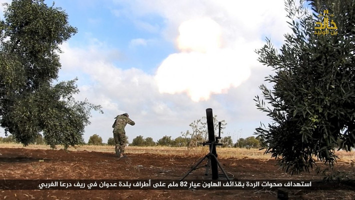 Được biết, những bức ảnh về cuộc đụng độ này do phiến quân Jaish Khalid Ibn Al-Walid, lực lượng tuyên bố trung thành với phiến quân IS, đăng tải ngày 16/10. Ảnh: AMN.