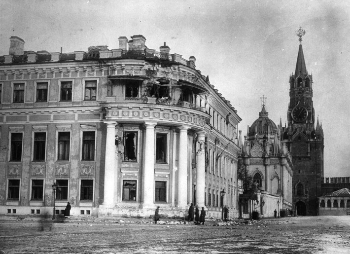 Cung điện Tiểu Nikolayevsky bị hư hại năm 1917. Ảnh: Sputnik.