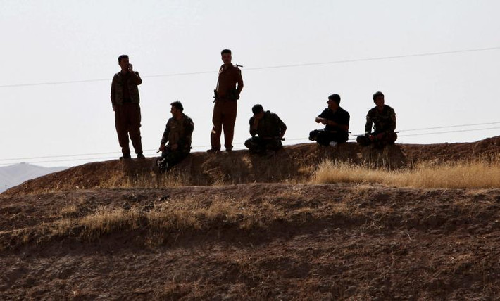 Các chiến binh Peshmerga gần Altun Kupri, nằm giữa thành phố Kirkuk và Erbil. Ảnh: Reuters.