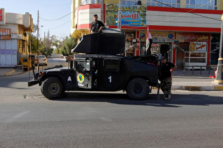 Nguồn tin cho hay, lực lượng chính phủ Baghdad đã tiến vào tỉnh Kirkuk và gần như không gặp phải sự phản kháng nào bởi hầu hết lực lượng người Kurd đã tháo chạy khỏi nơi này. Ảnh: Xe quân sự của Cảnh sát Liên bang Iraq trên đường phố Kirkuk. Ảnh: Reuters.