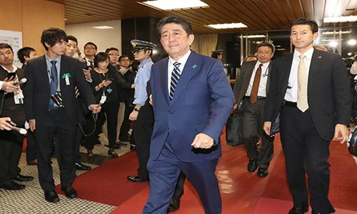 Với kết quả trên, ông Abe tiếp tục giữ chức Thủ tướng Nhật Bản và trở thành người giữ cương vị thủ tướng lâu nhất lịch sử nước này. Ảnh: Japantimes.