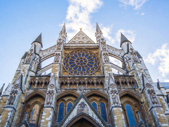 Westminster Abbey, London, Anh: Ngoài việc là một công trình kiến trúc tuyệt đẹp, Westminster Abbey còn là một địa điểm tổ chức nhiều sự kiện quan trọng của hoàng gia trong suốt lịch sử 700 năm của nó.