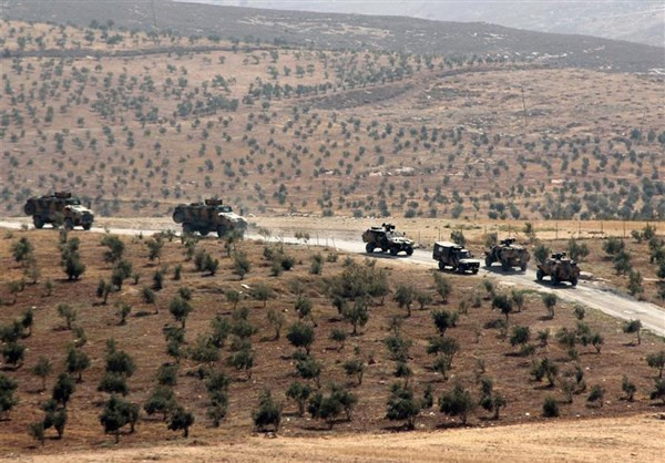 Đoàn xe quân sự rầm rập tiến về tỉnh Idlib. Ảnh: FNA.