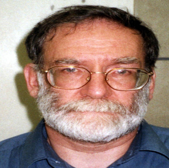 Bằng thủ đoạn tiêm thuốc quá liều, Harold Shipman, được mệnh danh là “Bác sĩ Tử thần”, đã giết chết ít nhất 250 bệnh nhân của ông ta, trong đó chủ yếu là phụ nữ lớn tuổi. Được biết, Harold đã treo cổ tự vẫn trong phòng giam vào năm 2004. Ảnh: ATI.