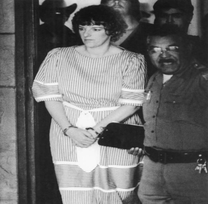 Genene Jones được cho là đã giết chết 11 đến 46 trẻ nhỏ khi làm y tá tại bang Texas (Mỹ) trong khoảng thời gian 1970 đến 1980. Jones đã bị kết án 99 năm tù nhưng có thể sẽ được phóng thích vào năm 2018. Ảnh: ATI.