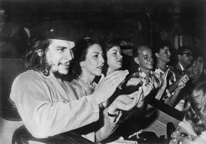 Nhà cách mạng Che Guevara tham gia một buổi mít tinh năm 1960. Ảnh: TASS.