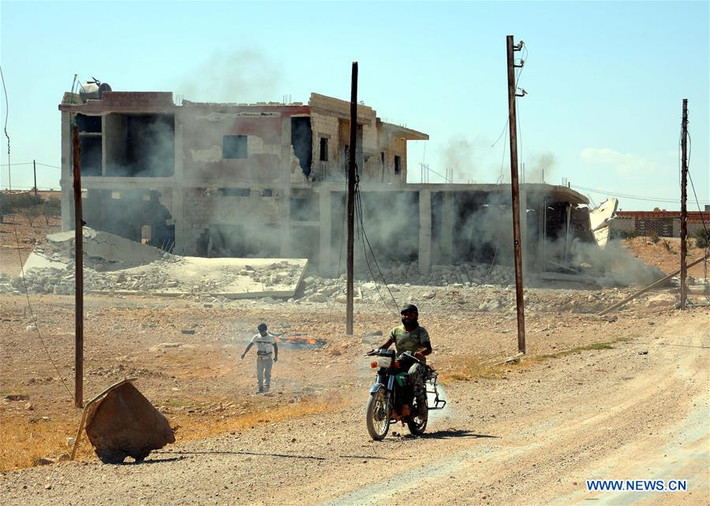 Trong khi đó, hãng thông SANA của Syria dẫn một nguồn tin quân sự tuyên bố, lực lượng chính phủ Damascus sẽ sớm giải phóng tỉnh Homs và Hama khỏi ách chiếm đóng của tổ chức khủng bố IS. Ảnh: THX.