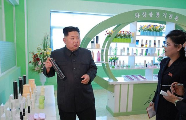 KCNA đưa tin: “Nhà lãnh đạo Kim Jong-un đã vô cùng hài lòng, đồng thời đánh giá rằng sản phẩm của nhà máy mỹ phẩm này khá đa dạng cả về số lượng và chất lượng với bao bì đẹp”.