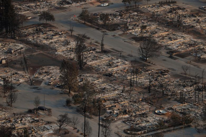 Cảnh tiêu điều tại một khu vực ở Santa Rosa sau khi đám cháy Tubbs hoành hành. Ảnh: Reuters.