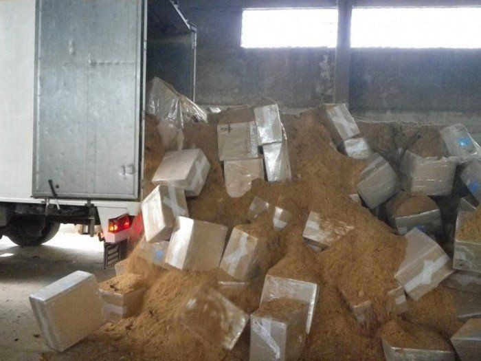 Số hàng lậu bị bắt quả tang trên đường qua biên giới. Ảnh: ER.
