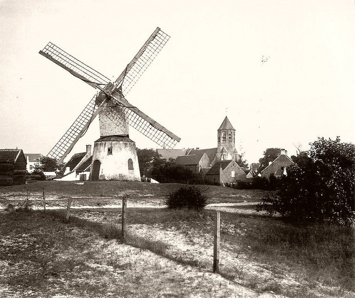 Cối xay gió ở Knokke-Le Zoute năm 1904. Ảnh: Vintage.