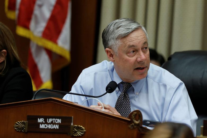 Hạ nghị sĩ bang Michigan, Fred Upton, là một thành viên nữa của Đảng Cộng hòa ủng hộ việc luận tội Tổng thống Mỹ Donald Trump.