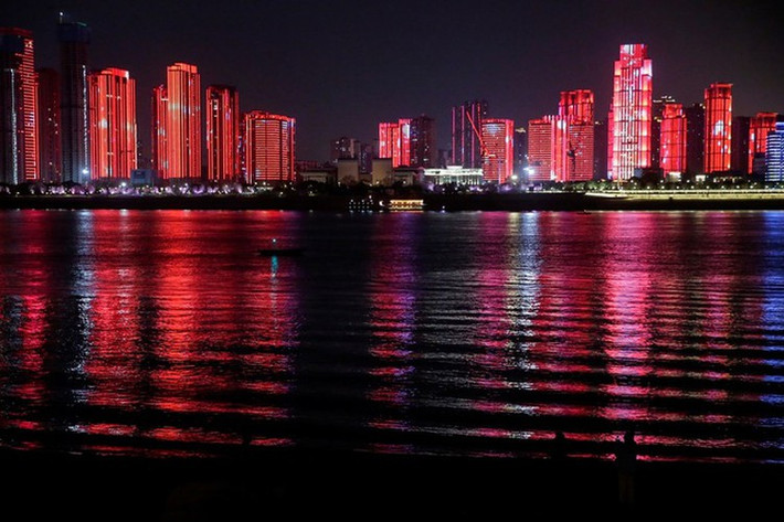 Lễ hội ánh sáng, thay vì bắn pháo hoa, mừng năm mới ở Vũ Hán.