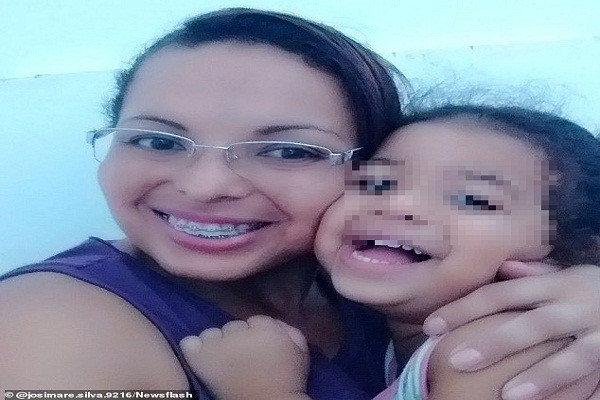 Theo Daily Mail, Josimare Gomes, nghi phạm sát hại con gái 5 tuổi, đã bị bắt giữ tại nhà riêng ở thành phố Maravilha, Brazil, hôm 24/1. Ảnh: Josimare và con gái trong bức ảnh chụp trước đây. (Nguồn ảnh: Daily Mail)
