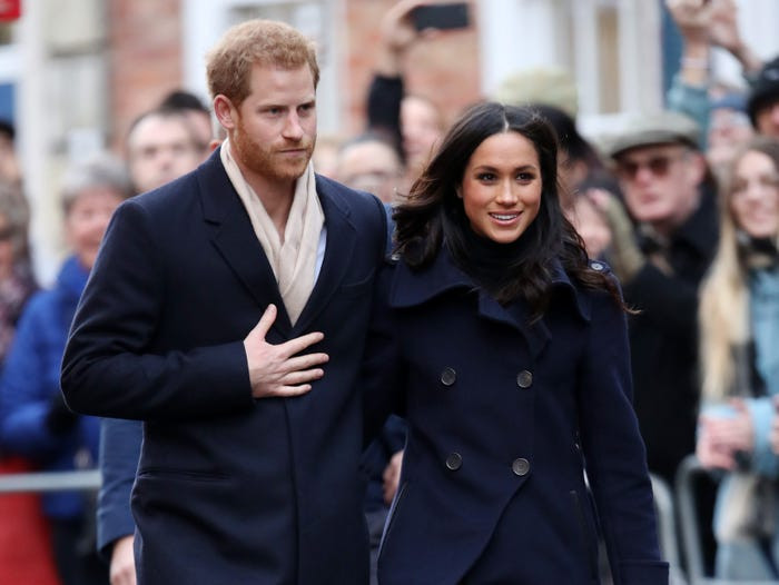 Vào ngày 25/6, có thông tin rằng Harry và Markle đã ký hợp đồng với một văn phòng diễn giả đại diện cho gia đình cựu Tổng thống Mỹ Obama và nhà Clinton.