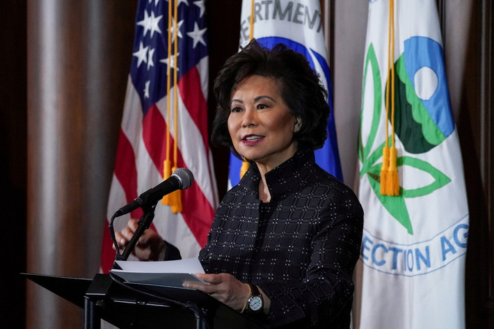 "Vụ tấn công Điện Capitol khiến tôi lo lắng khôn nguôi theo cách mà tôi đơn giản là không thể gạt sang một bên", bà Chao cho biết. Ảnh: Reuters.