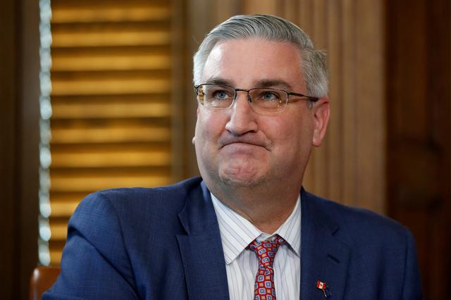 Business Insider dẫn nguồn tin nói rằng hai ông bà Pence đang sống ở nơi nghỉ dưỡng của Thống đống bang Indiana Eric Holcomb (ảnh). Ảnh: Reuters.