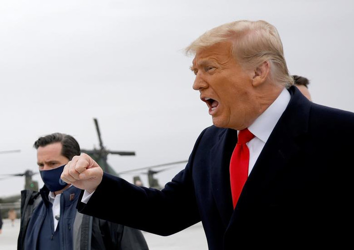 Theo CNN, trong chuyến thăm này, ông Trump cũng đề cập ngắn gọn đến vụ bạo loạn ở tòa nhà Quốc hội Mỹ hồi tuần trước, đồng thời kêu gọi mọi người "bình tĩnh và hàn gắn lại".